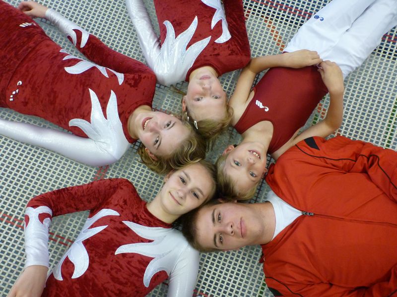 tl_files/TSV-Dielmissen/Bilder/2012/Trampolin Bezirksmeisterschaften 17.06.2012/C - Celina, Lisa, Eduard, Hendrik, Michelle.JPG